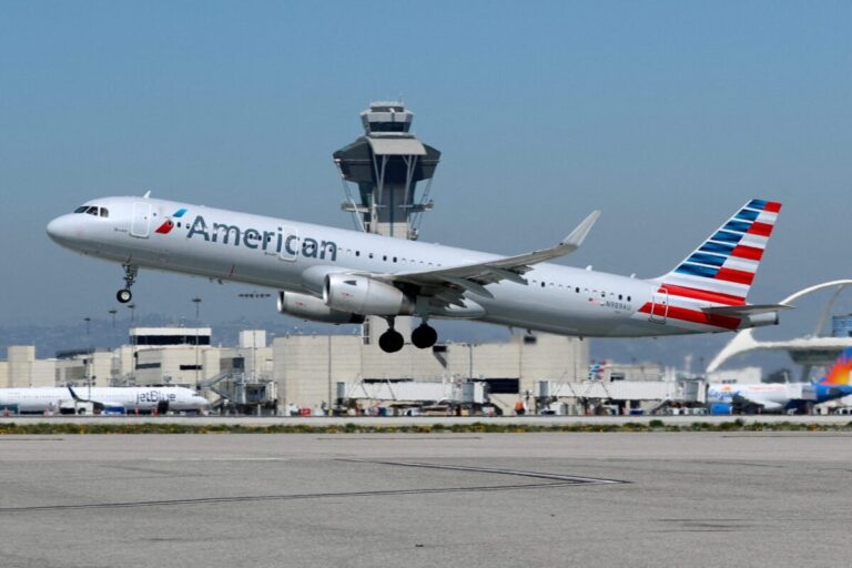 FILE PHOTO An American Airlines Airbus A321 plane takes off from Los Angeles International airport 2 scaled e1709574225705