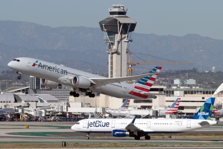 N839AA American Airlines Boeing 787 9 Dreamliner scaled