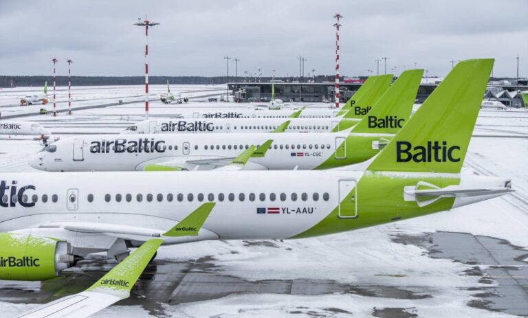 airbaltic aircraft 21